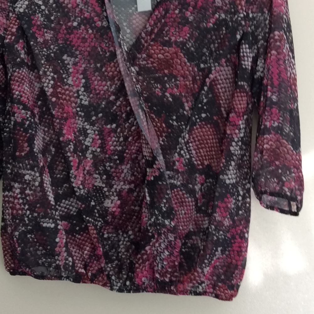 Oh so nice. Never worn shirt - Picture 2 of 7